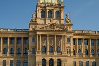 Když Češi protestovali, nic se nezměnilo. Vlajka ale najednou dolů může. Hanba vedení muzea - Médium.cz